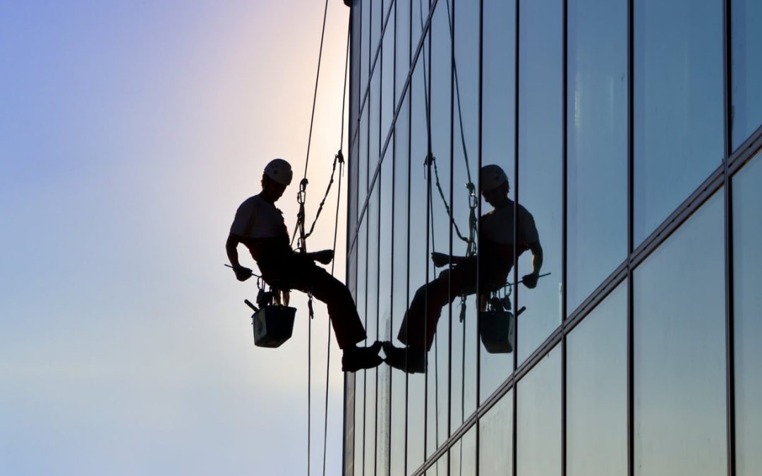 ¿Qué se necesita para realizar trabajos verticales?